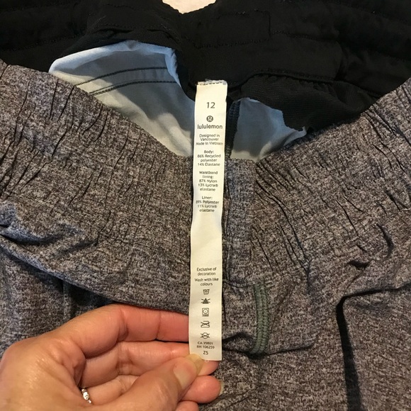 Lululemon Shorts Womens Size 12 Black Gray High-Rise Shorts With Pocket - Picture 6 of 11